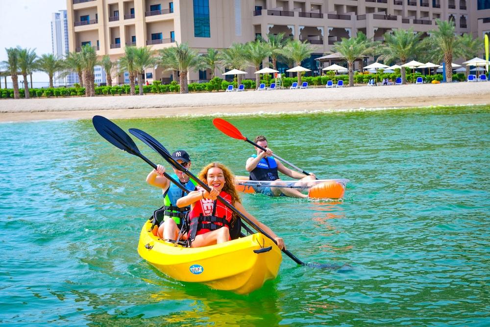 Al Bahar Hotel&Resort Fudschaira Exterior foto Kayaking at the Dubai Marina
