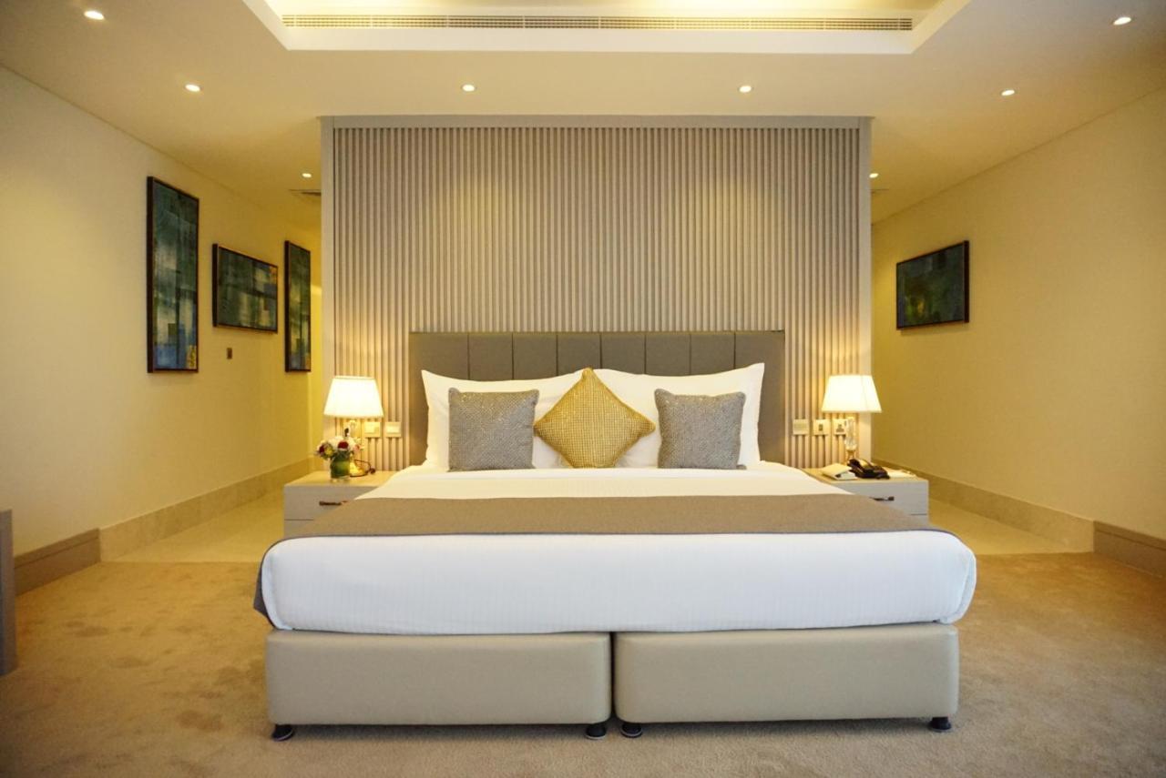 Al Bahar Hotel&Resort Fudschaira Exterior foto A bedroom at the Taj Bengal