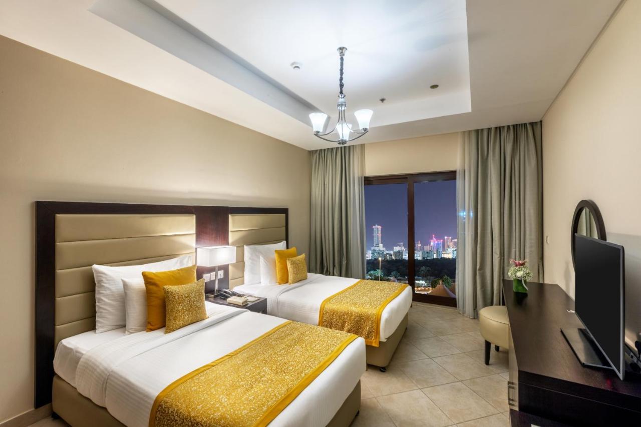 Al Bahar Hotel&Resort Fudschaira Exterior foto A bedroom at the hotel