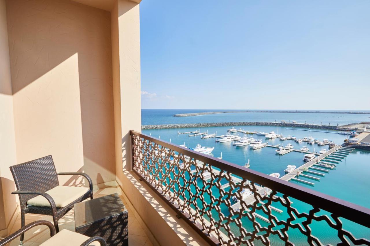 Al Bahar Hotel&Resort Fudschaira Exterior foto View of the marina from a guest room