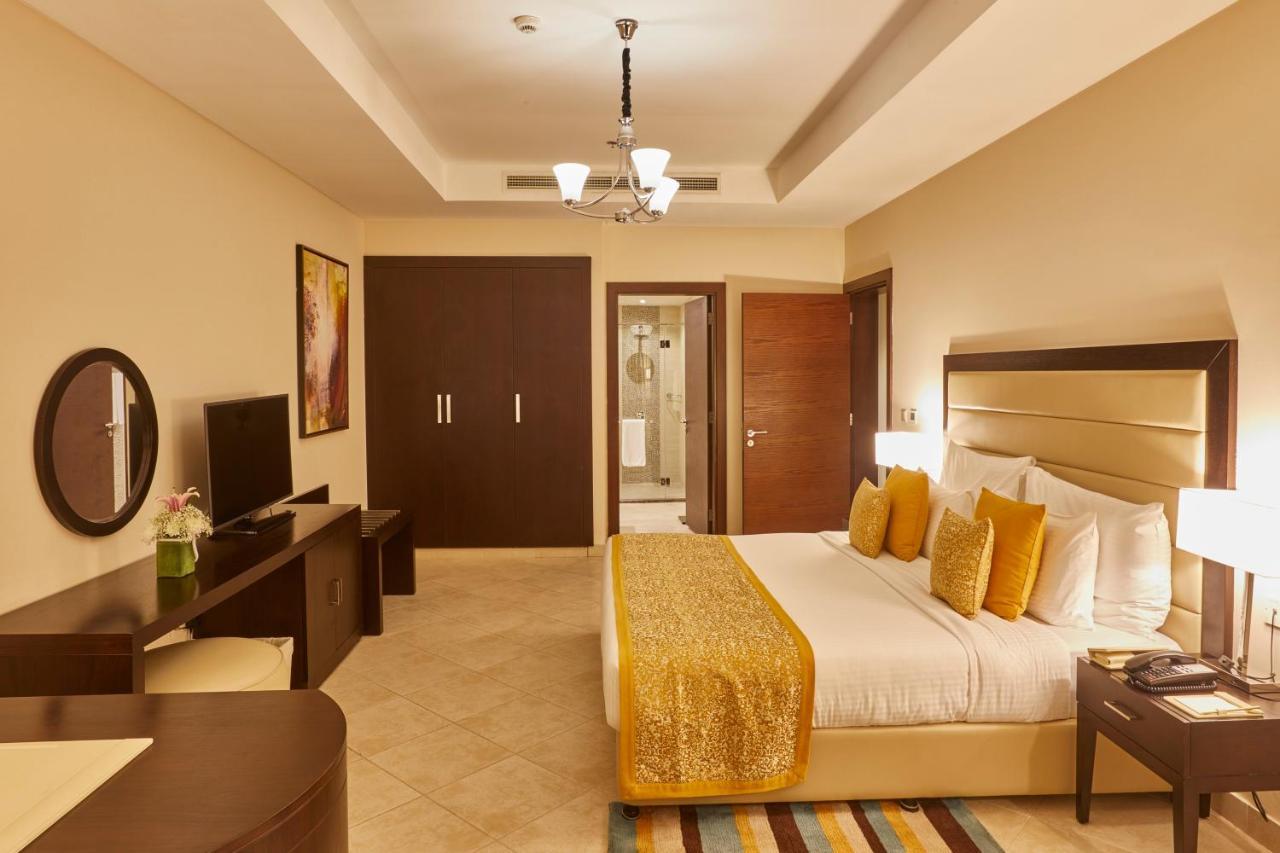 Al Bahar Hotel&Resort Fudschaira Exterior foto A bedroom at the Jumeirah Beach Hotel