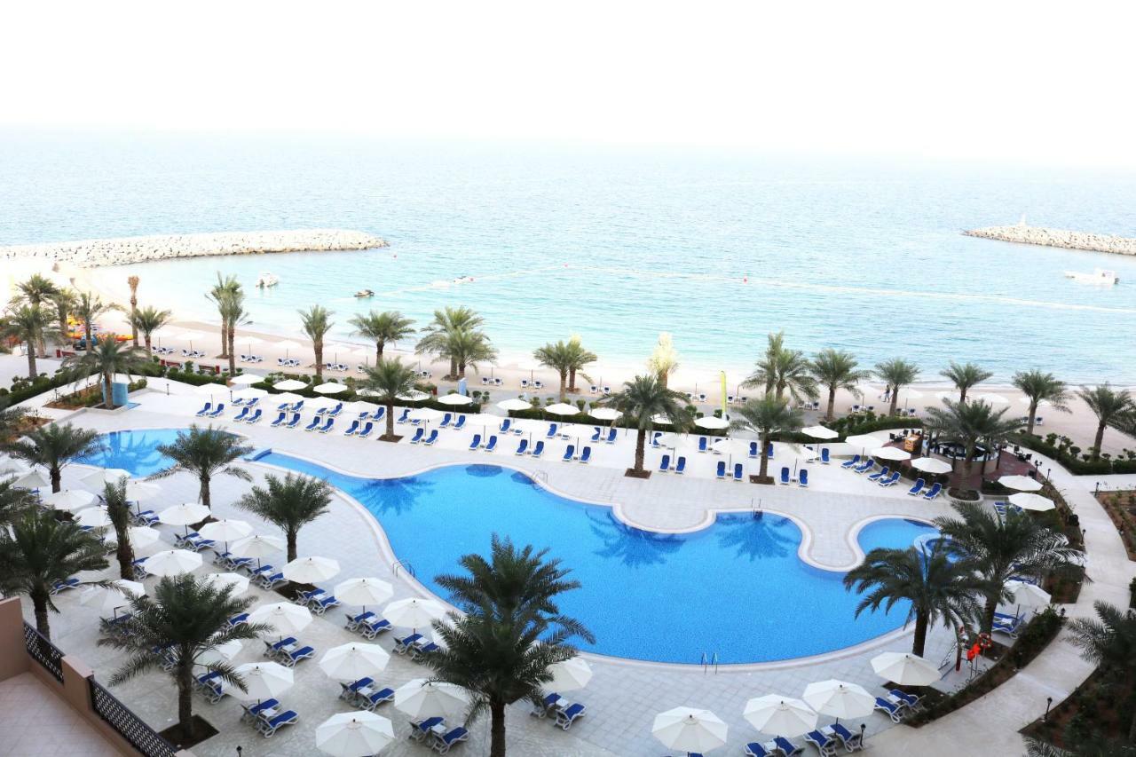 Al Bahar Hotel&Resort Fudschaira Exterior foto The pool at the Jumeirah Beach Hotel